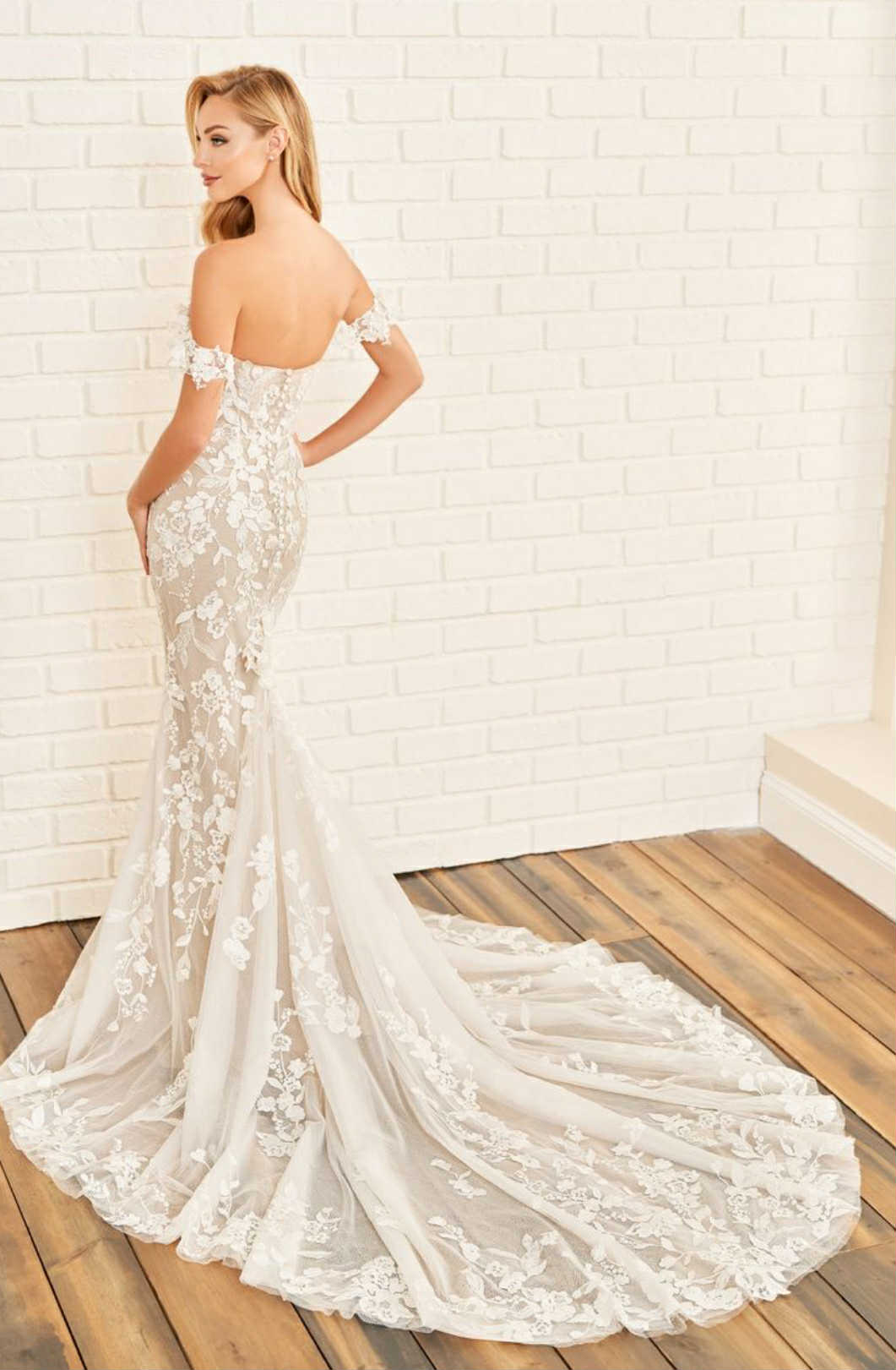 Enchanting by Mon Cheri E 521
